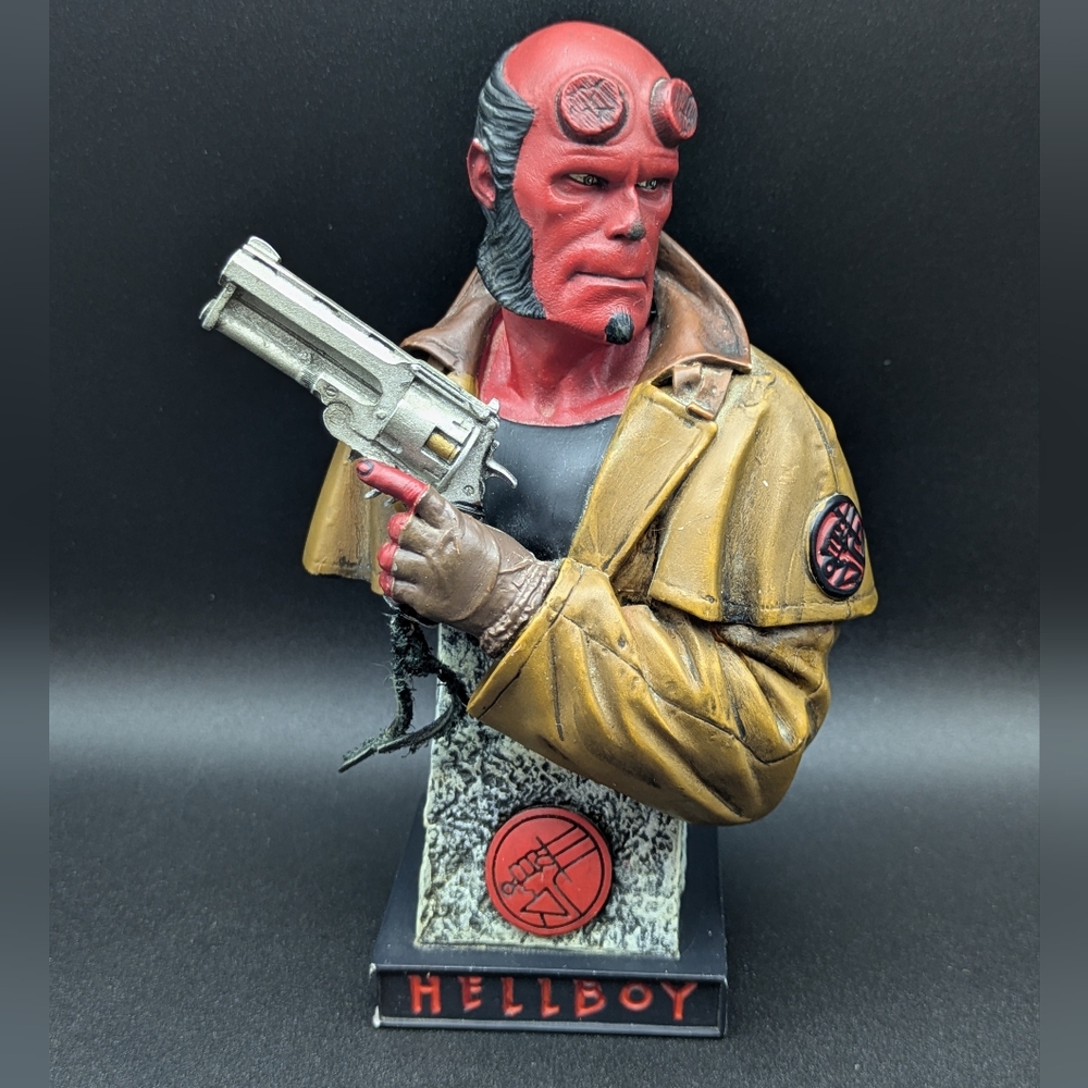 2004 Sideshow Collectibles Hellboy Resin Mini Bust from DVD Boxed Collection
